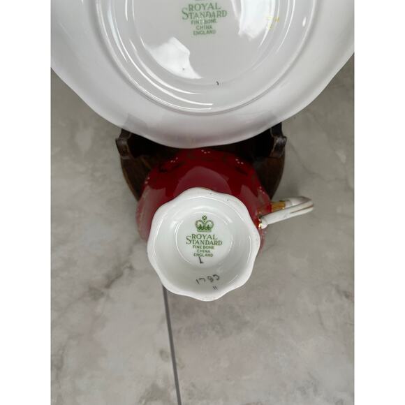 Royal Standard Fine Bone China Teacup and Saucer Red, Gold & White - Picture 7 of 10